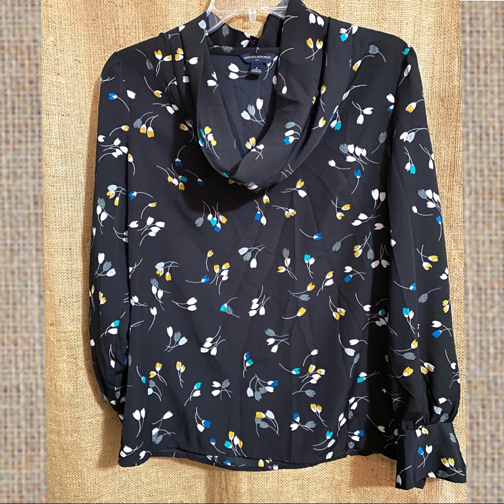 Banana 🍌 Republic cowl neck, tulip 🌷 print on black, long sleeve blouse.